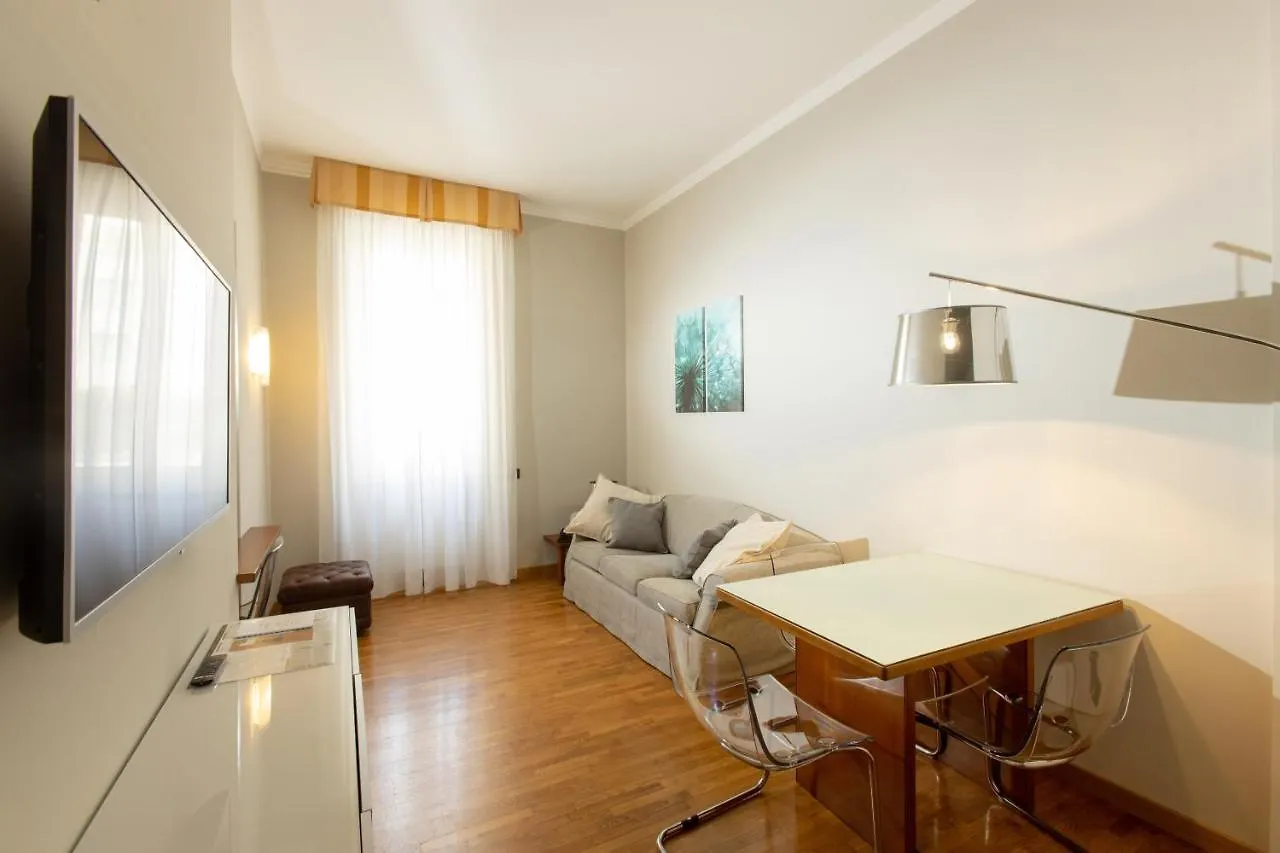 מילאנו Residence De La Gare 4*,