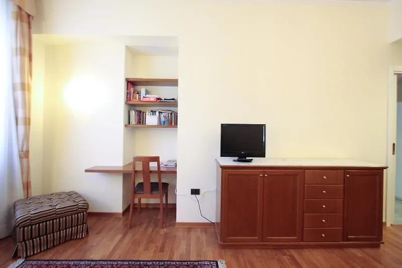 מילאנו Residence De La Gare 4*,
