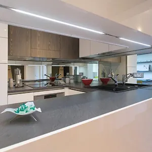 https://apartment-melozzo.italymilanhotels.net